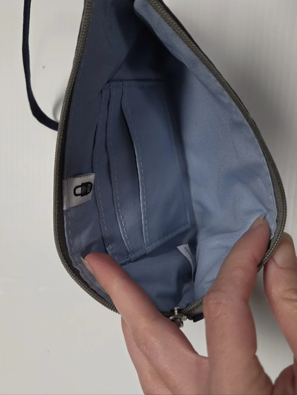 Baggallini RFID Wristlet Wallet On the Go Daily Navy Blue Zip Wallet Clutch